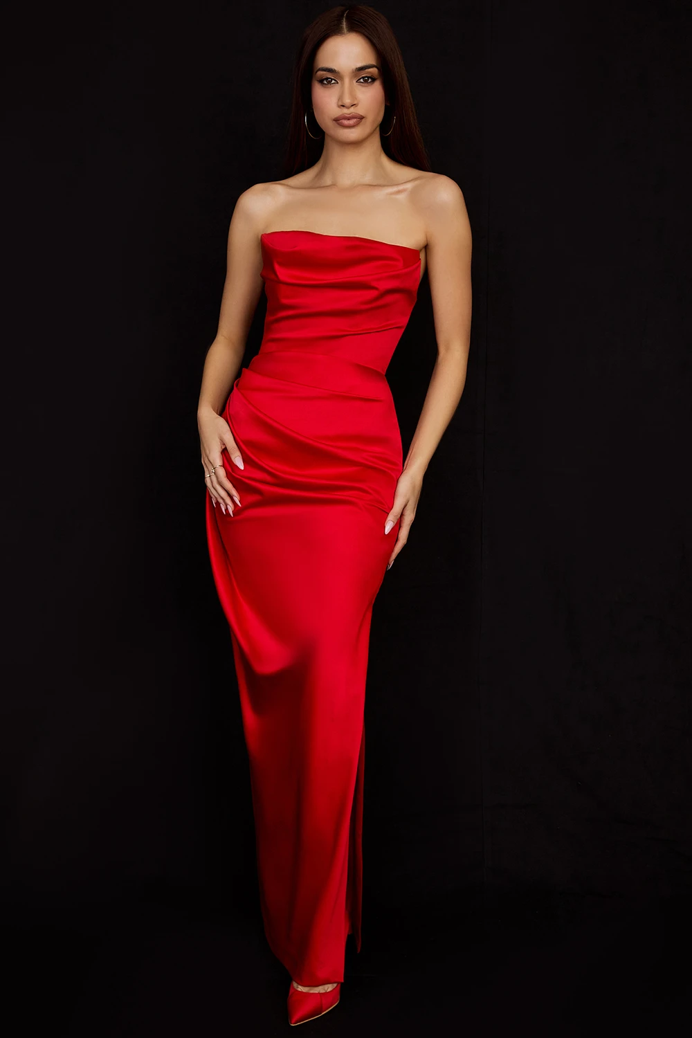 Scarlet Satin Strapless Gown – Bild 3